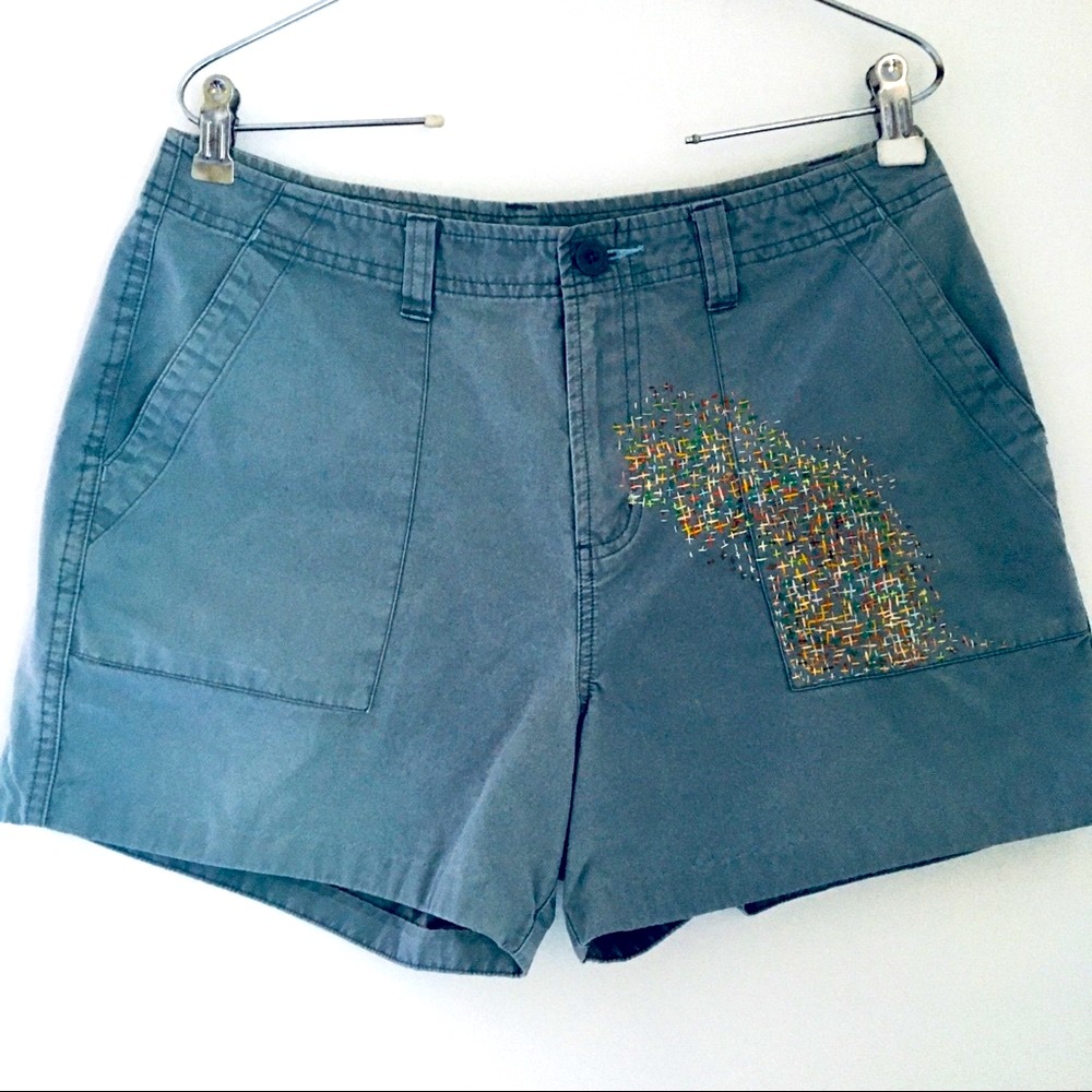 Green hand embroidered confetti shorts. Size 10